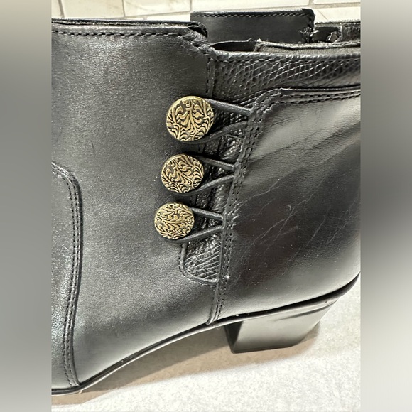 CLARKS Ankle Boots Womens Sz 6.5 M Black Leather 2.5” Heel Comfy EMSLIE MONET - Picture 2 of 10